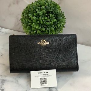 NWOT. COACH- Pebbled Wallet